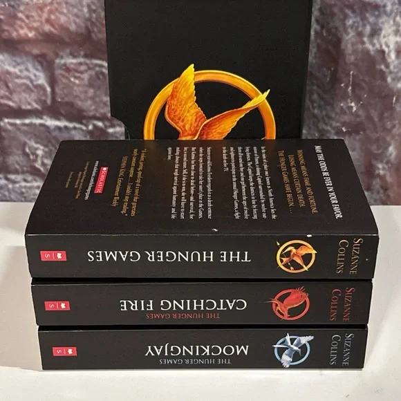 The Hunger Games Trilogy by Suzanne Collins Paperback Box Set Of 3 Novels - Picture 9 of 16